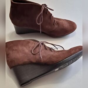 Clarks Suede Bendables Wedge Boots   Size 11W